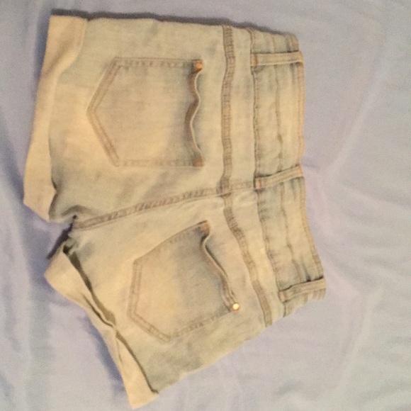 High-waisted, three button blue shorts. Size 3. - Picture 5 of 6